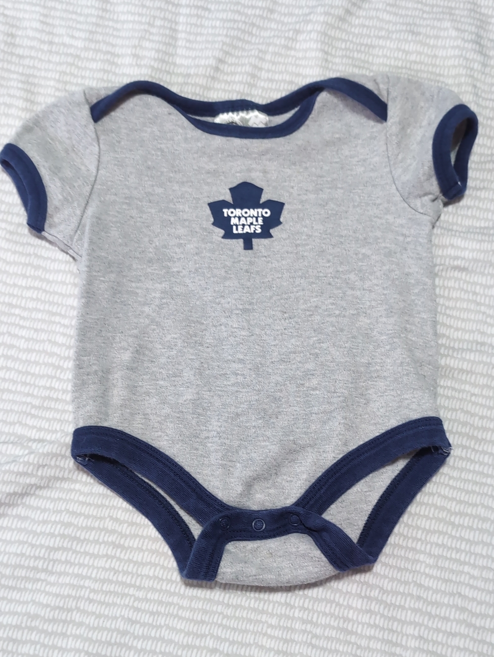 EUC NHL TML Toronto Maple Leafs Hockey Onesie Unisex Boy Girl 6M * R24